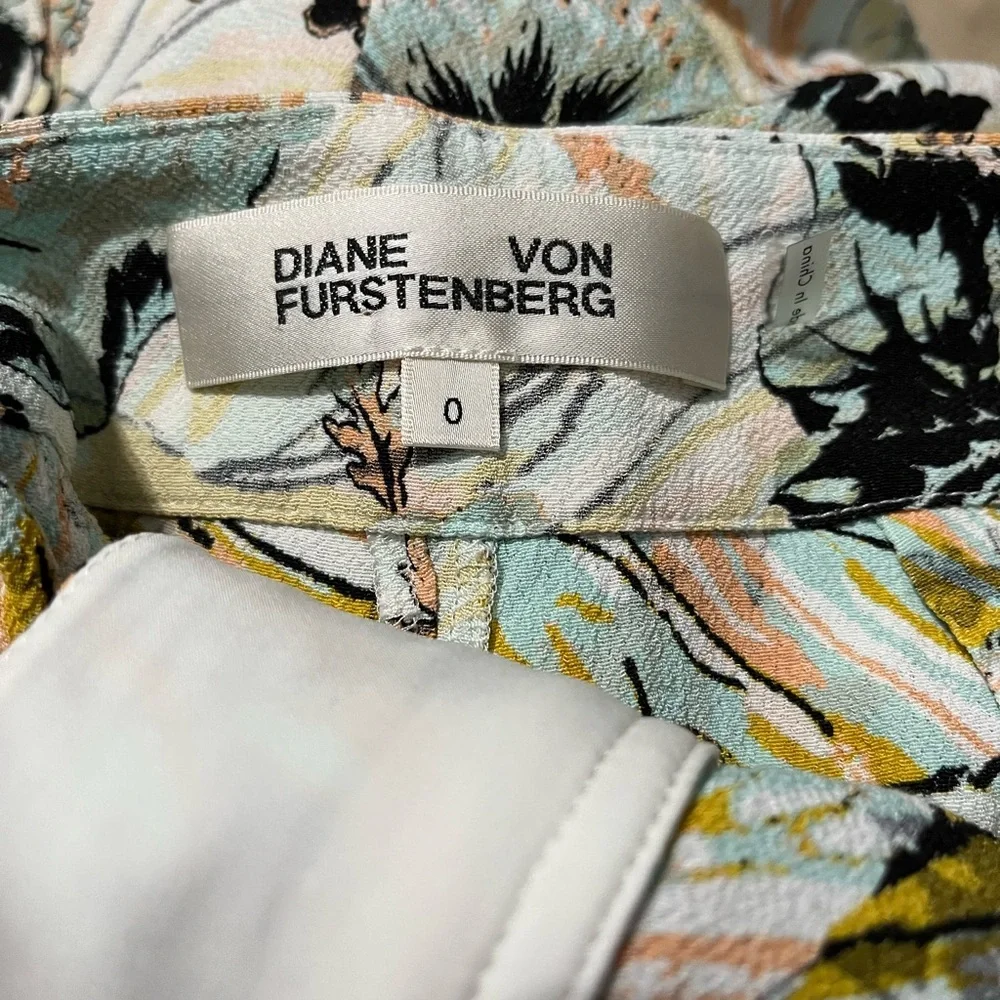 Diane Von Furstenberg Nathalie Astrantia Tulip Shell Crepe Shorts - Picture 9 of 9